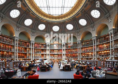 Paris (75) 2. Arrondissement. Wiedereröffnung des ovalen Raums der Nationalbibliothek von Richelieu im September 2022 nach 10 Jahren Arbeit Stockfoto