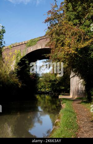 Ehemalige Eisenbahnbrücke über den Grand Union Canal, Radford Semele, Warwickshire, England, Großbritannien Stockfoto