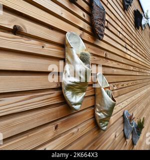 Bunte marokkanische handgemachte Lederschuhe genannt Souks. Stockfoto