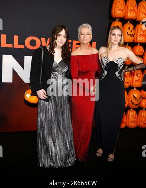 Los Angeles, USA. 11. Oktober 2022. Los Angeles, USA - 11. Oktober 2022: Ruby Guest, Jamie Lee Curtis und Annie Guest nehmen an der Premiere von „Halloween Ends“ Teil, die im TCL Chinese Theatre stattfand.Quelle: Ovidiu Hrubaru/Alamy Live News Stockfoto