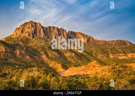 Smithsonian Butte, Blick von der Smithsonian Butte Road bei Sonnenaufgang, Canaan Mountain Wilderness, Utah, USA Stockfoto