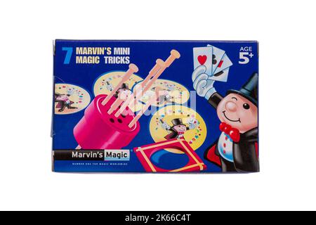 Marvins Magic - 7 magische Tricks von Marvin für Kinder ab 5 Jahren in einer Box, isoliert auf weißem Hintergrund Stockfoto