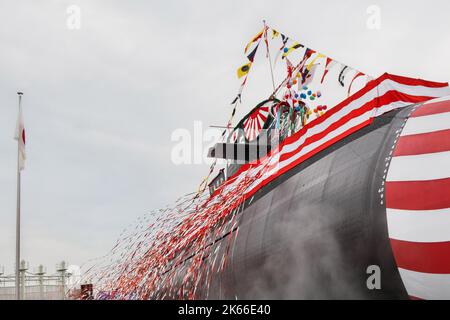 Kobe, Japan. 12. Oktober 2022. Das neue japanische U-Boot „Jingei“ wird am 12. Oktober 2022 bei der Eröffnungszeremonie auf der Kobe Shipyard & Machinery Works von MHI in Kobe, Präfektur Hyogo, Japan, gesehen. Ein Diesel-elektrisches U-Boot der Taigei-Klasse „Jingei“ ist 3.000 Tonnen mit TCM-System (Torpedo Counter Measure) und kann die Boeing UGM-84L Harpoon Block II starten, etwa 70 Besatzungen und hat Wohnräume für sechs Weibchen. Foto von Keizo Mori/UPI Credit: UPI/Alamy Live News Stockfoto