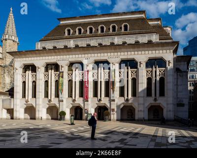 Die Guildhall Art Gallery in der komplexen Guildhall in der City of London, UK. Diese Galerie enthält Kunstwerke aus 1670 bis in die Gegenwart Stockfoto