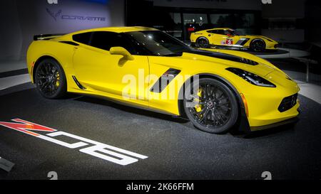 DETROIT, MI/USA - 15. JANUAR: 2014 Chevrolet (Chevy) Corvette Z06 und C7-R auf der North American International Auto Show (NAIAS). Stockfoto