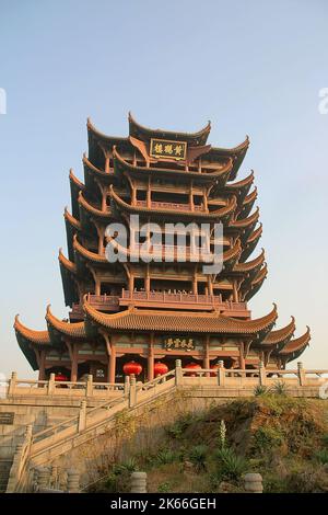 Gelbe Kranichpagode in der späten Nachmittagssonne, Wuhan, China Stockfoto