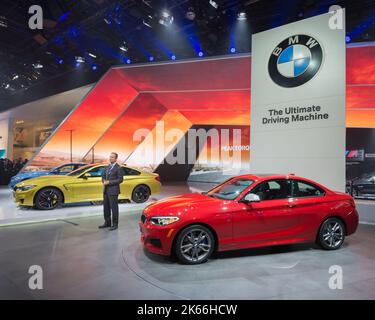 DETROIT, MI/USA - 13. JANUAR: Die BMW 2014 M3, M4 und M235i werden auf der North American International Auto Show (NAIAS) vorgestellt. Stockfoto