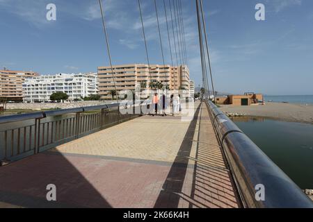 Brücke „Puente de La Armada Española“. Fuengirola, Provinz Malaga, Spanien. Stockfoto