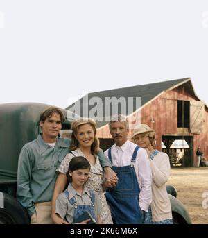 ROBERT SEAN LEONARD, Logan Lerman, ARIJA BAREIKIS, Scott Glenn, MELINDA DILLON, eine gemalte Haus, 2003 Stockfoto