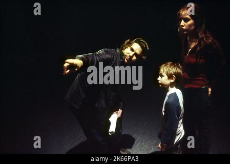 JONATHAN LIEBESMAN, LEE CORMIE EMMA CAULFIELD, Dunkelheit, 2003 Stockfoto