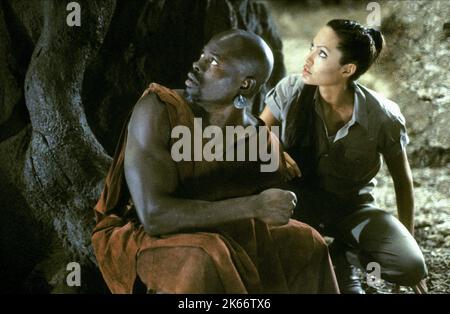 HOUNSOU,JOLIE, LARA CROFT TOMB RAIDER: DIE WIEGE DES LEBENS, 2003 Stockfoto