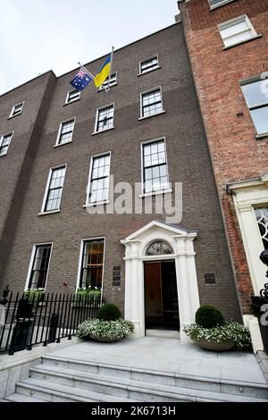australische Botschaft unter ukrainischer Flagge dublin, republik irland Stockfoto