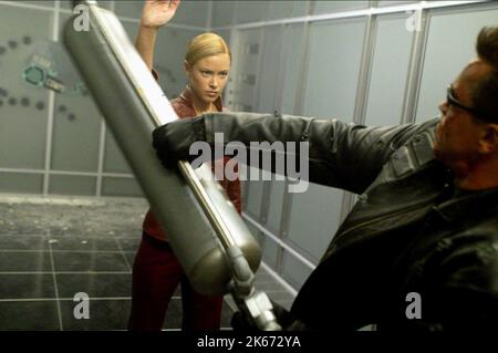 KRISTANNA LOKEN, ARNOLD SCHWARZENEGGER, Terminator 3: REBELLION DER MASCHINEN 2003 Stockfoto