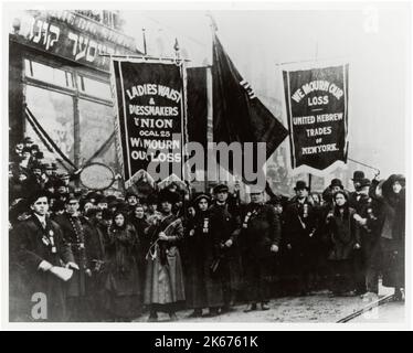 Demonstration des Protestes und der Trauer um den Brand der Triangle Shirtwaist-Fabrik vom 25. März 1911 Stockfoto