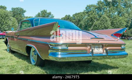 GROSSE POINTE SHORES, MI/USA - 15. JUNI 2014: Ein 1961 DeSoto-Auto, EyesOn Design Car Show, Edsel & Eleanor Ford House, in der Nähe von Detroit, Michigan. Stockfoto