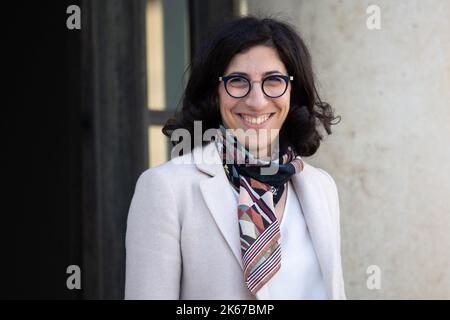 Die französische Kulturministerin Rima Abdul-Malak verlässt das Amt nach der wöchentlichen Kabinettssitzung am 12. Oktober 2022 im präsidentiellen Elysee-Palast in Paris. Foto von Raphael Lafargue/ABACAPRESS.COM Stockfoto