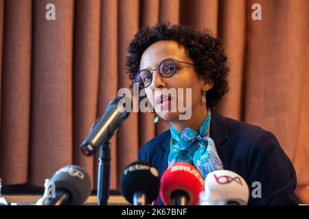 Die Staatssekretärin für wirtschaftliche Transition und Forschung im Raum Brüssel, Barbara Trachte, im Bild bei einer Pressekonferenz der Regierung der Region Brüssel-Hauptstadt zum Haushalt 2023 am Mittwoch, den 12. Oktober 2022 in Brüssel. BELGA FOTO NICOLAS MAETERLINCK Stockfoto