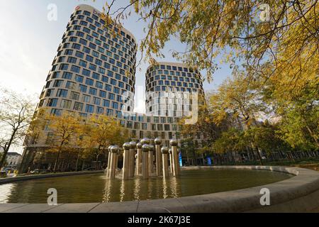 Brüssel, Brabant , Belgien 09 30 2022 : Nahaufnahme des neuen belgischen Bürogebäudes der Beobank-Zentrale im Quatuor-Komplex Brüssel Stockfoto