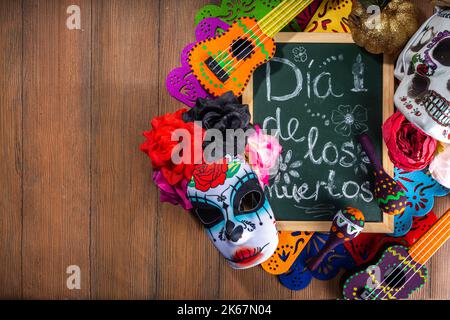 Mexikanischer Feiertag, Herbstfest Tag der Toten (Dia de los muertos) Hintergrund. Mit traditionellem Pan de Muerto Brot, Dekoration Stockfoto