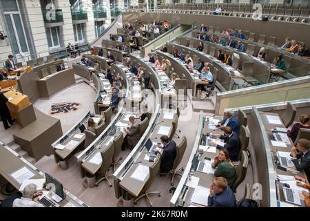 Die Abbildung zeigt eine Plenarsitzung des flämischen Parlaments in Brüssel, Mittwoch, den 12. Oktober 2022. BELGA FOTO NICOLAS MAETERLINCK Stockfoto