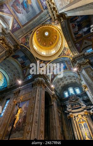 Innenraum der Kathedrale Santa Maria Assunta, (Kathedrale von Savona), Savona, Ligurien, Italien. Die Kathedrale von Savona wurde 1605 erbaut, um die alte BU zu ersetzen Stockfoto