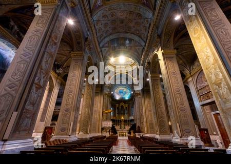 Innenraum der Kathedrale Santa Maria Assunta, (Kathedrale von Savona), Savona, Ligurien, Italien. Die Kathedrale von Savona wurde 1605 erbaut, um die alte BU zu ersetzen Stockfoto