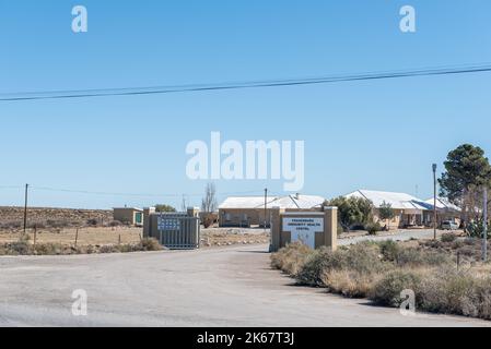 FRASERBURG, SÜDAFRIKA - SEP 3, 2022: Eingang zum Gemeindegesundheitszentrum in Fraserburg am Nordkap Karoo. Stockfoto