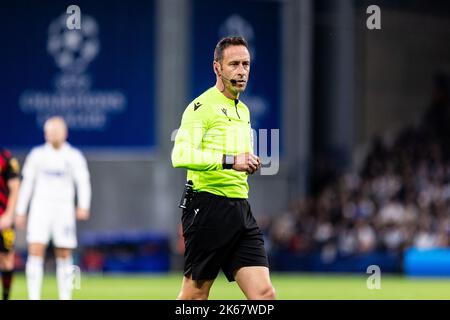Kopenhagen, Dänemark. 11. Oktober 2022. Schiedsrichter Artur Dias beim UEFA Champions League-Spiel zwischen dem FC Kopenhagen und Manchester City im Park in Kopenhagen. (Foto: Gonzales Photo/Alamy Live News Stockfoto