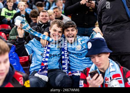 Kopenhagen, Dänemark. 11. Oktober 2022. Fußballfans von Manchester City, die während des UEFA Champions League-Spiels zwischen dem FC Kopenhagen und Manchester City im Park in Kopenhagen auf den Tribünen zu sehen waren. (Foto: Gonzales Photo/Alamy Live News Stockfoto