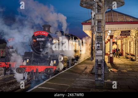 Santa Special Zug an Ramsbottom-Station auf der East Lancashire Railway. Stockfoto