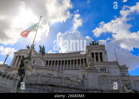 Der majestätische Altar des Vaterlandes in Rom: Er ist das Wahrzeichen Italiens in der Welt, Symbol des Wandels, des Risorgimento und der Verfassung. Stockfoto