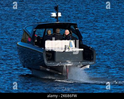 STOCKHOLM 20222012 die niederländische Königin Máxima und König Willem-Alexander sowie die schwedische Königin Silvia und König Carl Gustaf fahren mit der elektrischen Anlage Stockfoto