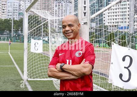 Anilton da Conceicao, ehemaliger brasilianischer Fußballprofi und ehemaliger Fußballassistent aus Hongkong, posiert für ein Foto auf dem Happy Valley Football Pitch. 29SEP22 SCMP/K. Y. CHENG Stockfoto