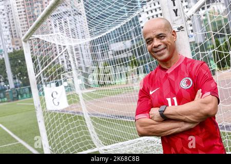 Anilton da Conceicao, ehemaliger brasilianischer Fußballprofi und ehemaliger Fußballassistent aus Hongkong, posiert für ein Foto auf dem Happy Valley Football Pitch. 29SEP22 SCMP/K. Y. CHENG Stockfoto