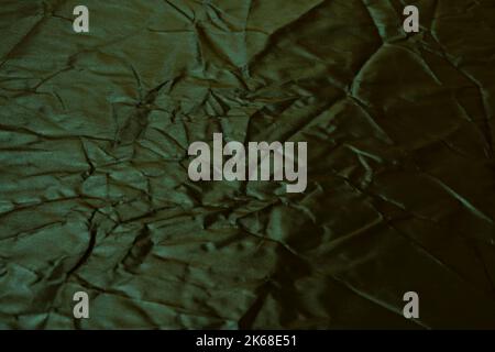 Grüne zerknitterte Papierstruktur, zerknitterte Papierstruktur. Stockfoto