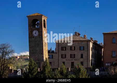 Uhrenturm von Castelvetro di Modena, Emilia Romagna, Italia Stockfoto