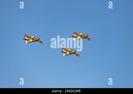 Wasserflugzeug. Flugzeug. Militärfahrzeug. Die spanische Luftwaffe fliegt am Tag des Nationalfeiertags vom 12. Oktober über die Straßen der Stadt Madrid Stockfoto