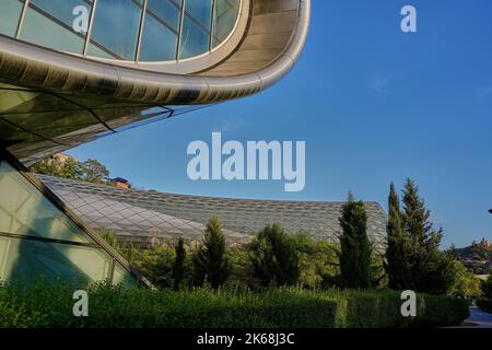 Rike Park, Stadtpark und Erholungsgebiet, Stadttheater, Musiktheater und Ausstellungshalle, von dem Architekten Massimiliano Fuksas, Tiflis, Georgien Stockfoto