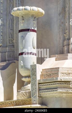 Der Luceros-Brunnen. Alicante, Spanien. Die Skulptur befindet sich auf dem Luceros plaza oder dem Platz und ist eine Touristenattraktion. Stockfoto