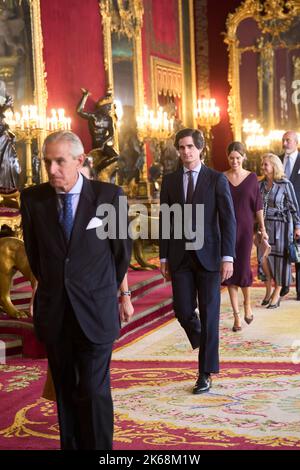 Madrid, Madrid, Spanien. 12. Oktober 2022. König Feleide VI. Von Spanien, Königin Letizia von Spanien, Fernando Fitz-James Stuart, 17. Herzog von Huescar, Sofia Palazuelo nimmt an einem Empfang zum Nationalfeiertag im Königlichen Palast am 12. Oktober 2022 in Madrid, Spanien Teil (Bildquelle: © Jack Abuin/ZUMA Press Wire) Bildquelle: ZUMA Press, Inc./Alamy Live News Stockfoto