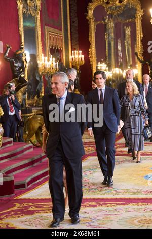 Madrid, Madrid, Spanien. 12. Oktober 2022. König Feleide VI. Von Spanien, Königin Letizia von Spanien, Fernando Fitz-James Stuart, 17. Herzog von Huescar, Sofia Palazuelo nimmt an einem Empfang zum Nationalfeiertag im Königlichen Palast am 12. Oktober 2022 in Madrid, Spanien Teil (Bildquelle: © Jack Abuin/ZUMA Press Wire) Bildquelle: ZUMA Press, Inc./Alamy Live News Stockfoto