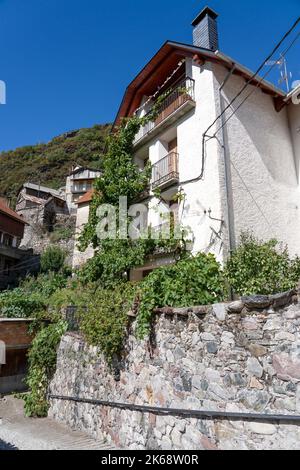 Traditionelle spanische Bergwohnungen, Pyrenäen, Spanien Stockfoto