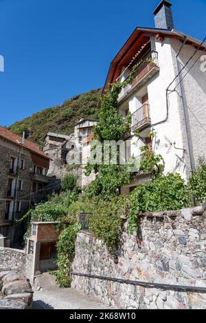 Traditionelle spanische Bergwohnungen, Pyrenäen, Spanien Stockfoto