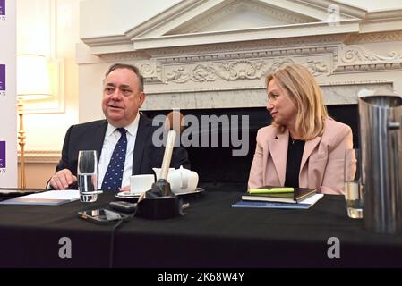 Alex Salmond warnt SNP-Plan zu sichern IndyRef2 ist Hochrisiko-Strategie und wird nach hinten losgehen, wie die Partei plant, das rechtliche Recht zu sichern, ein Unabhängigkeitsreferendum durch den britischen Obersten Gerichtshof abzuhalten . Er sagte, die Abstimmung sollte vom schottischen Volk entschieden werden. Er sagte auch, wenn sie den Fall durch den Obersten Gerichtshof des Vereinigten Königreichs verlieren, würden die Worte des Lord Advocate die Angelegenheit für alle Zeiten regeln. Er sagte, warum würden Sie diese Angelegenheit für alle Zeiten regeln wollen? Es sei denn, es würde vom schottischen Volk geregelt werden, nicht vom Obersten Gerichtshof des Vereinigten Königreichs. Alex Salmond sagte, die SNP hat eine Abwesenheit von Strategie .. Stockfoto