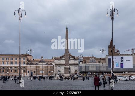 Platz der Menschen ( Piazza del Popolo ), ägyptischer Obelisk von Ramses II, Architektur und Wahrzeichen Roms, in Rom, Italien Stockfoto