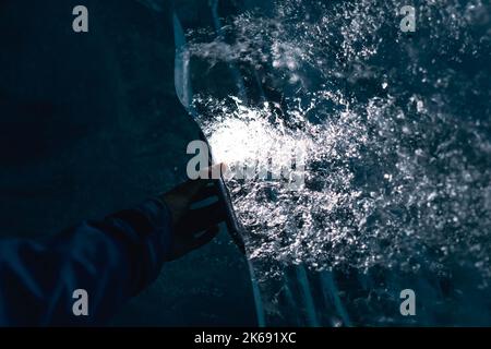 Eishöhle im Rhonegletscher am Furkapass in der Schweiz. Sommerfoto. Stockfoto