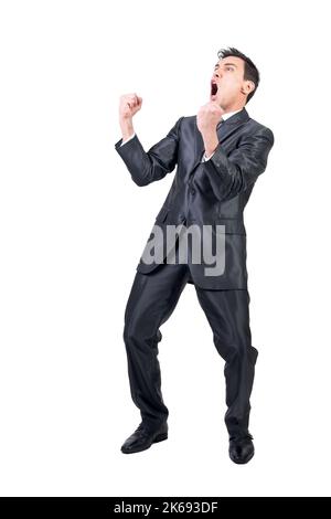 Mann feiert Erfolg im Studio. Weißer Hintergrund. Stockfoto
