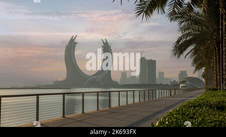 Lusail, Katar- 19. Oktober 2021: Die schöne, neu entstehende Stadt mit Halbmondwohnungen und Hotels, Stockfoto