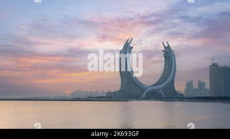 Lusail, Katar- 19. Oktober 2021: Die schöne, neu entstehende Stadt mit Halbmondwohnungen und Hotels, Stockfoto