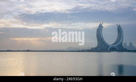 Lusail, Katar- 19. Oktober 2021: Die schöne, neu entstehende Stadt mit Halbmondwohnungen und Hotels, Stockfoto